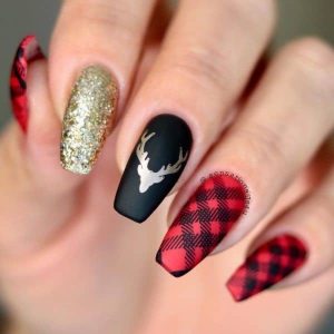 Stunning Christmas Nail Designs To Sparkle And Shine This Holiday