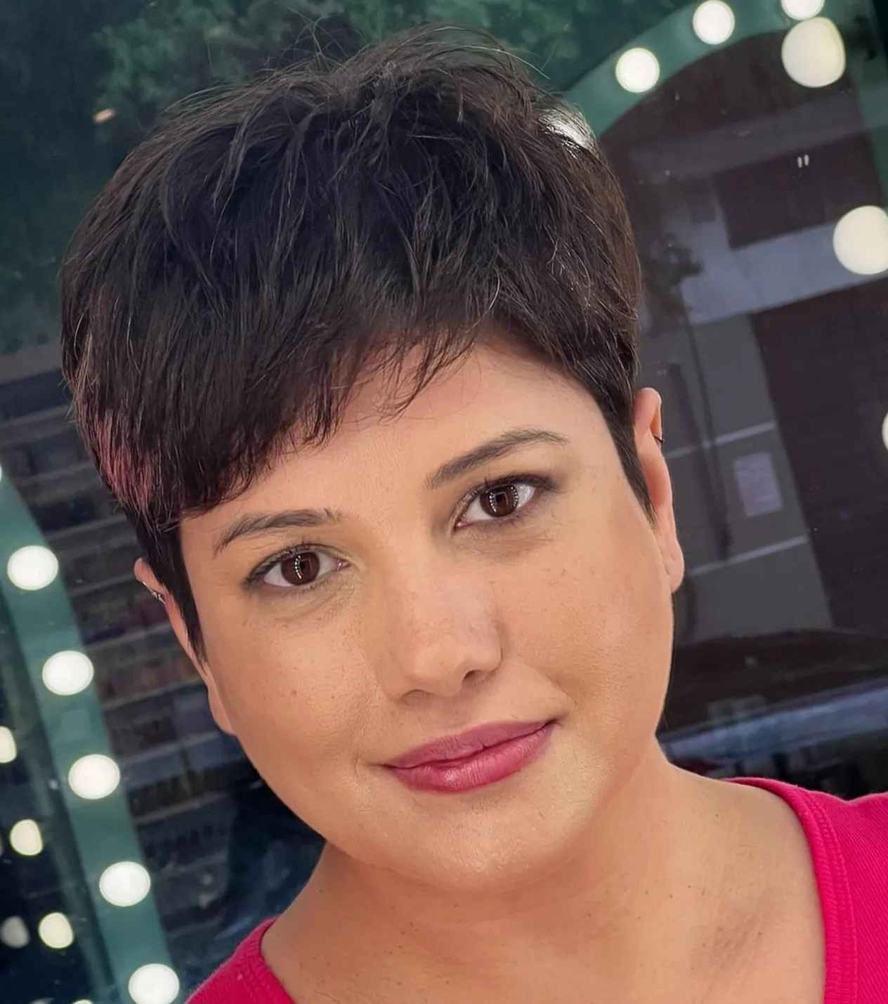 21 Flattering Hairstyles For Pear Shaped Faces That Perfectly Balance